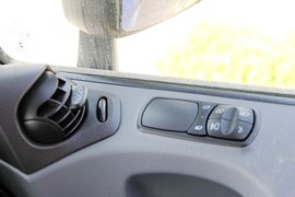 奔驰Actros&nbsp;牵引车驾驶室                                               图片