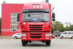 青岛解放 悍V重卡 336马力 6X2 LNG牵引车(CA4226P1K15T3NE5A80)