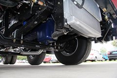 青岛解放 悍V重卡 336马力 6X2 LNG牵引车(CA4226P1K15T3NE5A80)