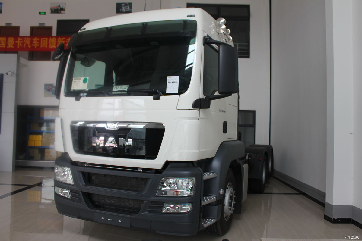 曼(MAN) TGS BLS-WW系列重卡 440马力 6X2牵引车(型号:28.440 长轴距）