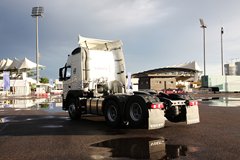 沃尔沃 新FM重卡 460马力 6X2R牵引车(冬白)