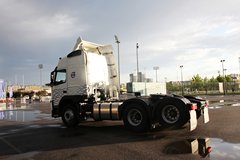 沃尔沃 新FM重卡 460马力 6X2R牵引车(冬白)