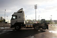 沃尔沃 新FM重卡 460马力 6X2R牵引车(冬白)