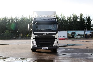 沃尔沃 新FM重卡 460马力 6X2R牵引车(冬白)