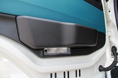 沃尔沃 新FM重卡 460马力 6X2R牵引车(冬白)