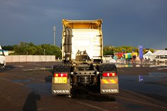 沃尔沃 新FM重卡 460马力 6X2R牵引车(金色)