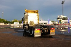 沃尔沃 新FM重卡 460马力 6X2R牵引车(金色)