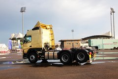 沃尔沃 新FM重卡 460马力 6X2R牵引车(金色)