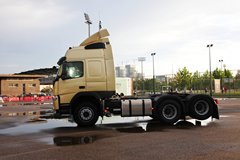 沃尔沃 新FM重卡 460马力 6X2R牵引车(金色)