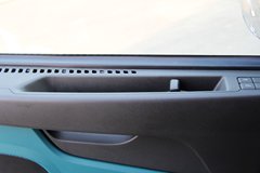 沃尔沃 新FM重卡 460马力 6X2R牵引车(金色)