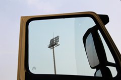 沃尔沃 新FM重卡 460马力 6X2R牵引车(金色)