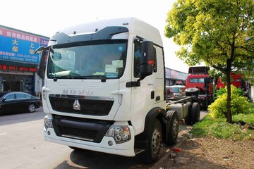 中国重汽 HOWO T5G重卡 240马力 6X2 9.6米厢式载货车底盘(ZZ1257K56CGD1)