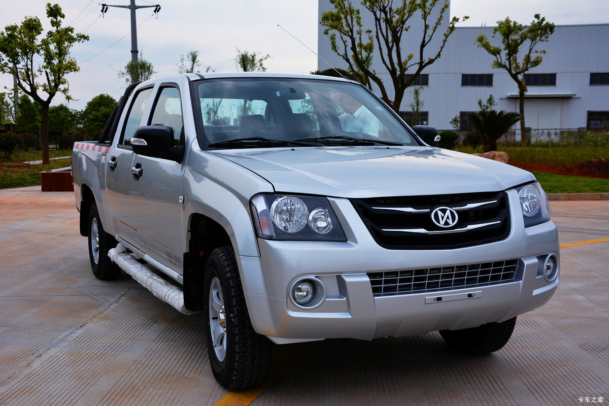 骐铃汽车 T5 豪华版 2.2L汽油 两驱 长厢双排皮卡