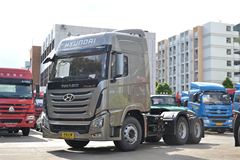 四川现代 创虎XCIENTP410重卡 410马力 6X4牵引车(CHM4250KPQ49M)