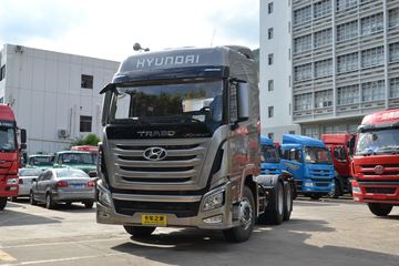 四川现代 创虎XCIENTP410重卡 410马力 6X4牵引车(CHM4250KPQ49M)