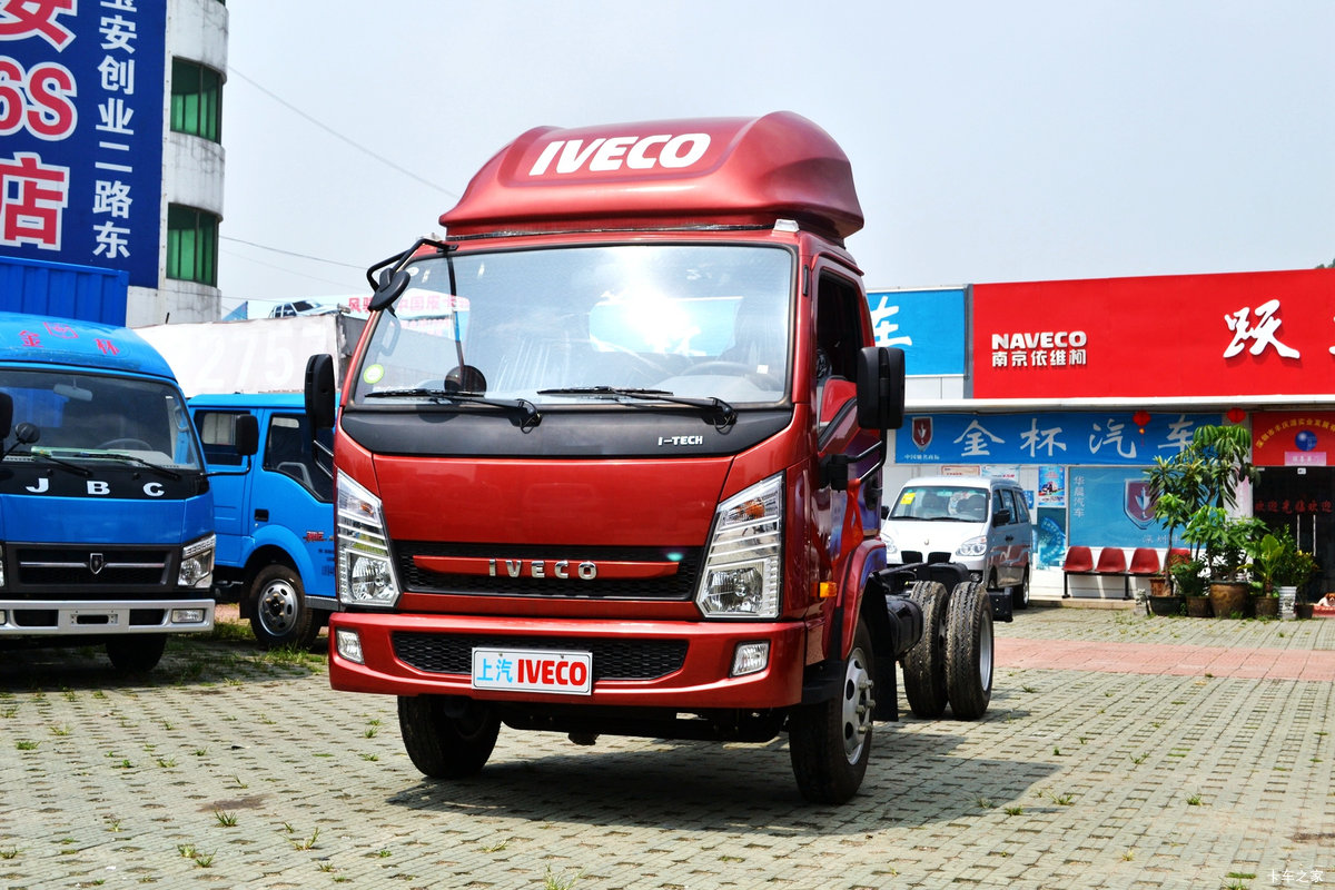 跃进 欧卡K301-33 112马力 3308轴距单排轻卡底盘