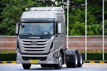 四川现代 创虎XCIENTP440重卡 440马力 6X4牵引车(CHM4251KPQ49M)