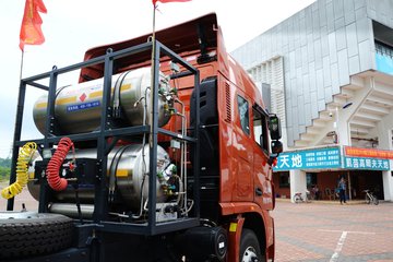 ���Ͽ��� U260�ؿ� 260���� 4X2 LNGǣ����(SQR4182N6Z)ͼƬ