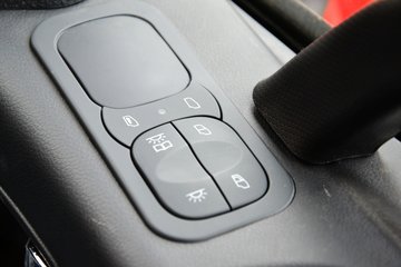 ���Ͽ��� U260�ؿ� 260���� 4X2 LNGǣ����(SQR4182N6Z)ͼƬ