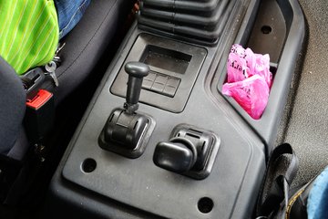 ���Ͽ��� U260�ؿ� 260���� 4X2 LNGǣ����(SQR4182N6Z)ͼƬ