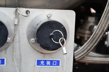 ���Ͽ��� U260�ؿ� 260���� 4X2 LNGǣ����(SQR4182N6Z)ͼƬ