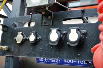 ���Ͽ��� U260�ؿ� 260���� 4X2 LNGǣ����(SQR4182N6Z)ͼƬ