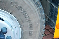 联合卡车U340 340马力 6X4 5.6米LNG自卸车(SQR3251D6T4-2)