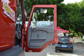 乘龙M3&nbsp;牵引车驾驶室                                               图片