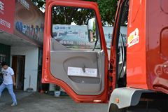 东风柳汽 乘龙中卡 220马力 4X2 牵引车(LZ4150M3AA)