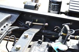 乘龙M3&nbsp;牵引车底盘                                                图片