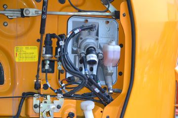 ���Ͽ��� U380 380���� 8X4 7.6��LNG��ж��(SQR3312N6T6)ͼƬ