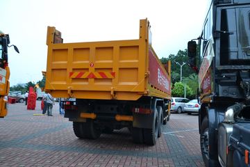 ���Ͽ��� U380 380���� 8X4 7.6��LNG��ж��(SQR3312N6T6)ͼƬ