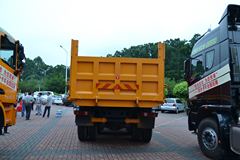 联合卡车 U380 380马力 8X4 7.6米LNG自卸车(SQR3312N6T6) 联合卡车 U380 380马力 8X4 7.6米LNG自卸车(SQR3312N6T6)