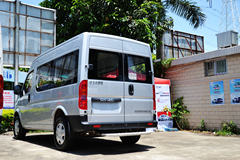 东风股份 御风 136马力 封闭厢式货车