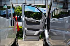 东风股份 御风 136马力 封闭厢式货车