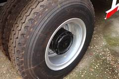 福田瑞沃 180马力 6X2 5.6米轻量化自卸车（BJ3255DLPJB-7）