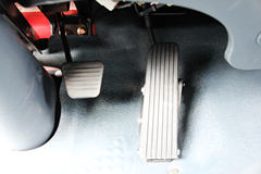 一汽通用 F330速豹 130马力 4X2 5.2米单排厢式冷藏车(LGY5050XXY)