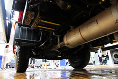 一汽解放 J6L中卡 164马力 4X2 6.8米排半厢式载货车(CA5160XXYP62K1L3E4) 一汽解放 J6L中卡 164马力 4X2 6.8米排半厢式载货车(CA5160XXYP62K1L3E4)