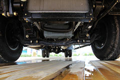 一汽解放 J6L中卡 164马力 4X2 6.8米排半厢式载货车(CA5160XXYP62K1L3E4) 一汽解放 J6L中卡 164马力 4X2 6.8米排半厢式载货车(CA5160XXYP62K1L3E4)