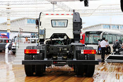 一汽解放 J6P 355马力 6X4 混凝土搅拌车(全浮平顶小排半驾驶室)底盘 (CA5250GJBP66K2L2T1E4)