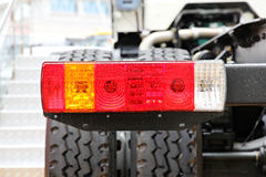 一汽解放 J6P 355马力 6X4 混凝土搅拌车(全浮平顶小排半驾驶室)底盘 (CA5250GJBP66K2L2T1E4)