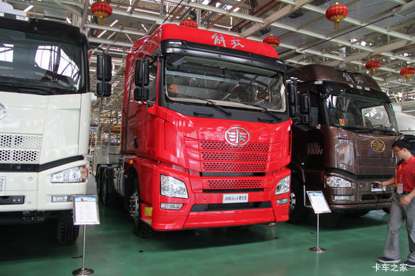 青岛解放 JH6重卡 350马力 6X4 危险品牵引车(CA4250P25K2T1E5A1)
