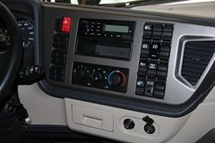 青岛解放 JH6重卡 370马力 6X4牵引车(CA4250P25K2T1E4)