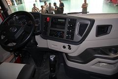 青岛解放 JH6重卡 370马力 6X4牵引车(CA4250P25K2T1E4)