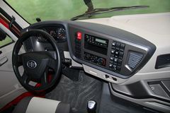 青岛解放 JH6重卡 370马力 6X4牵引车(CA4250P25K2T1E4)