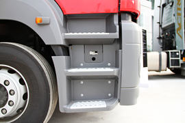 奔驰Axor&nbsp;牵引车外观                                                图片