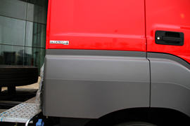 奔驰Axor&nbsp;牵引车外观                                                图片