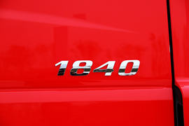 奔驰Axor&nbsp;牵引车外观                                                图片