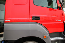 奔驰Axor&nbsp;牵引车外观                                                图片