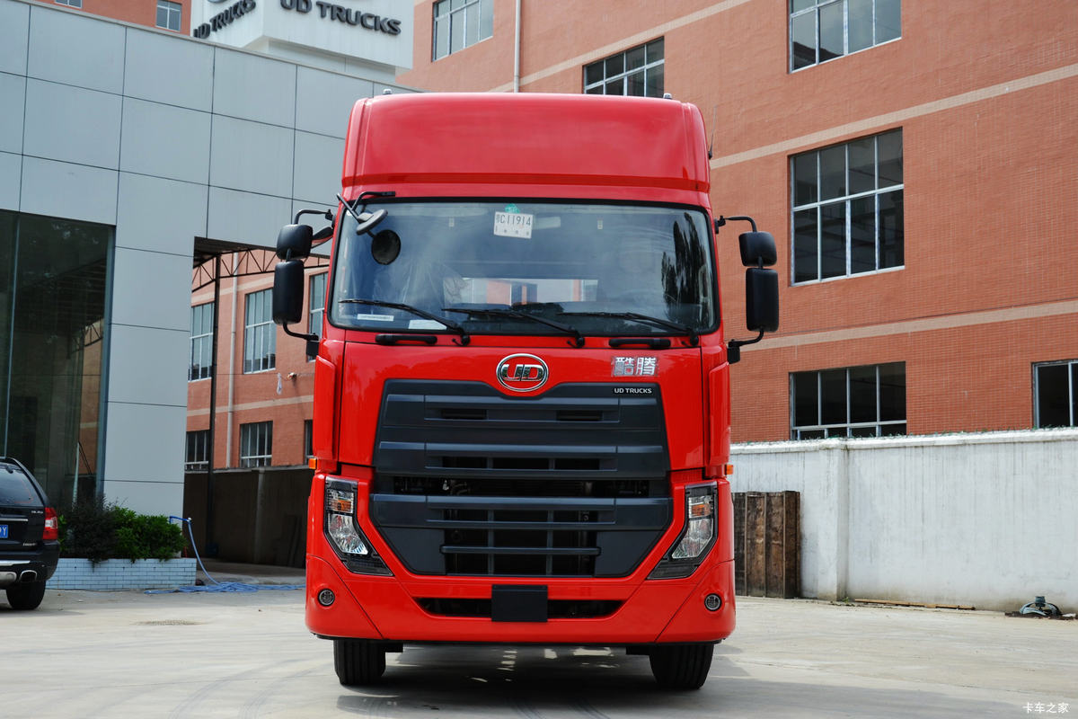 东沃 UD酷腾重卡 430马力 4X2 牵引车
